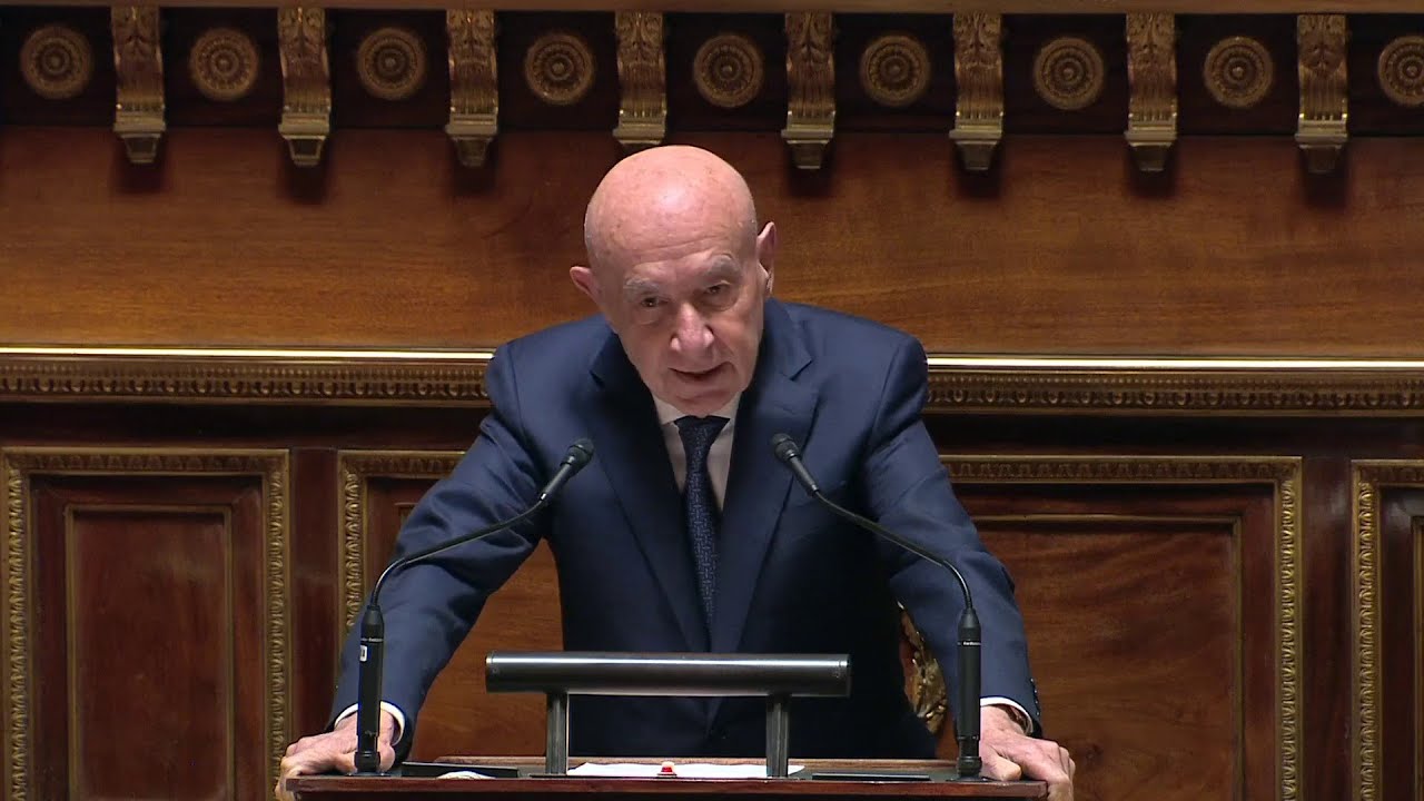 « On pense au tube digestif d’un bébé glouton » : Claude Malhuret sur le projet de loi de finances